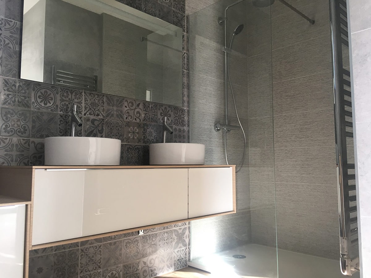pose de salle de bains